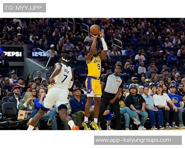 布克谈客战快船主场揭幕战：对手必将展现强烈侵略性