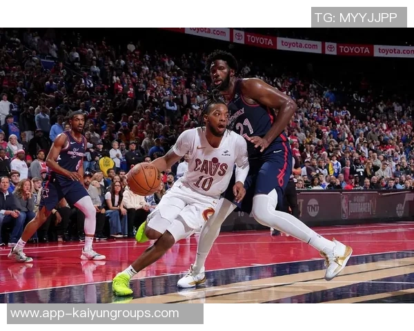 76人对决骑士首发阵容揭晓马克西乔治恩比德携手出战米切尔领衔骑士