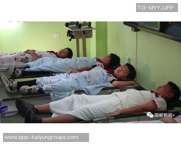 阿夫迪亚谈背伤影响睡姿从小习惯趴睡需逐步适应新方式