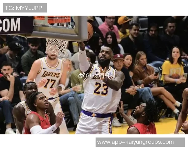 里夫斯再创佳绩以85命中率砍下35分仅次于詹姆斯成为队史传奇